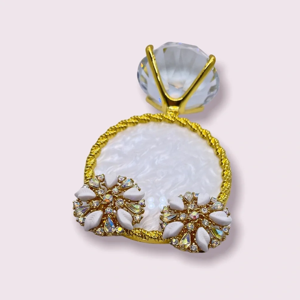 SOLD:Vintage 1960 Signed Trifari Crown Earrings Clip On - Picture 4 of 6